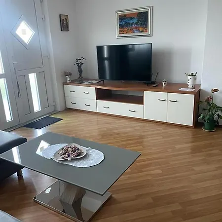 Apartment Lucy