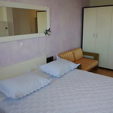 Lucy Apartment