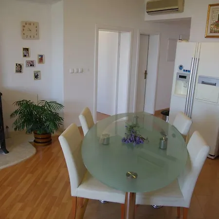 Apartment Lucy *