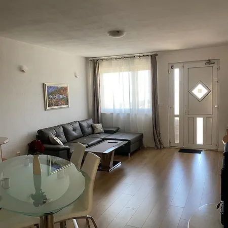 Apartament Lucy *
