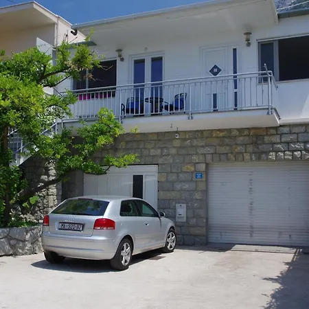 Apartament Lucy *